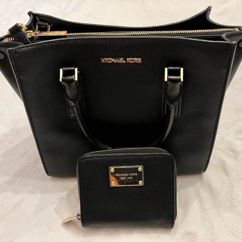 Michael Kors purse and matching wallet